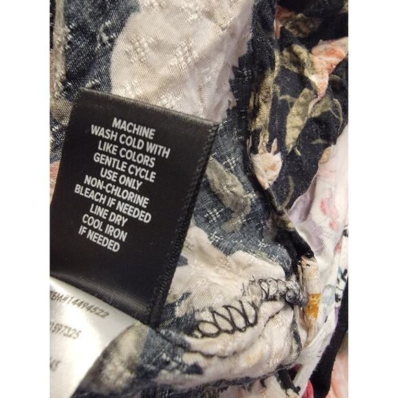 Torrid Womens Floral Top Size 4X Neck Tie Short Sleeve Office Siren Whimsigoth - Picture 10 of 10